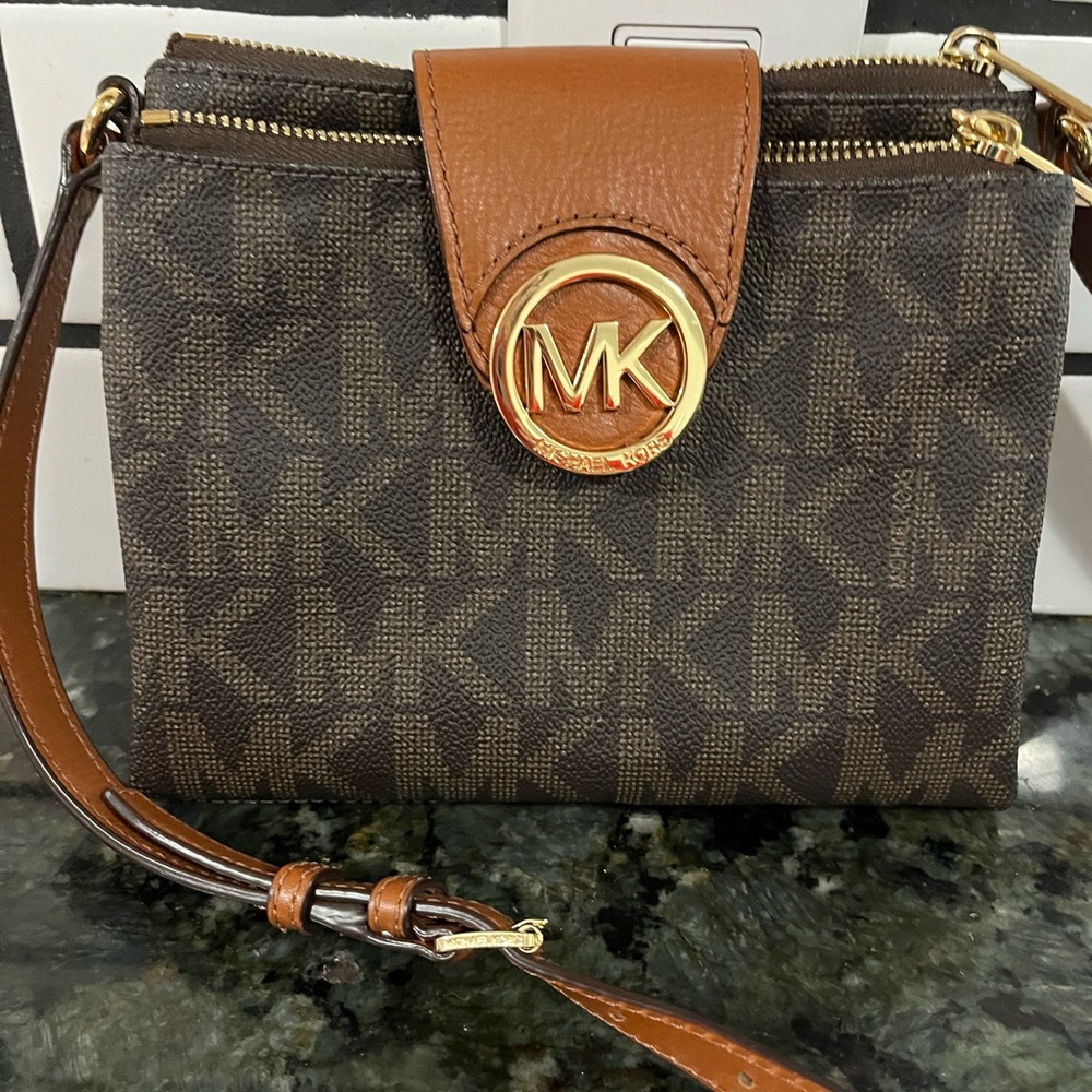 Michael Kors Fulton Small Saffiano Brown Leather Messenger - Picture 4 of 8